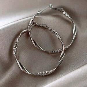 SILVER GEOMETRIC TEXTURED HOOP EARRINGS